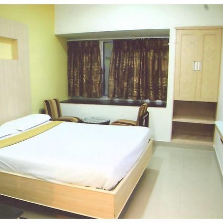 Sri Srinivasa Residency Hotell Kadapa Exteriör bild