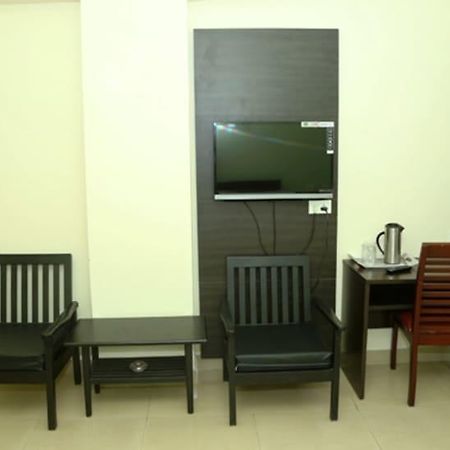 Sri Srinivasa Residency Hotell Kadapa Exteriör bild