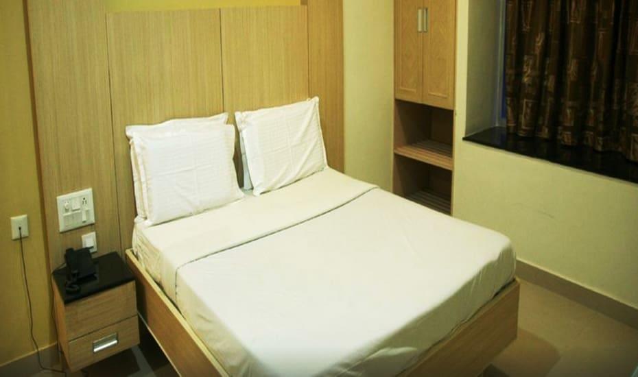 Sri Srinivasa Residency Hotell Kadapa Exteriör bild